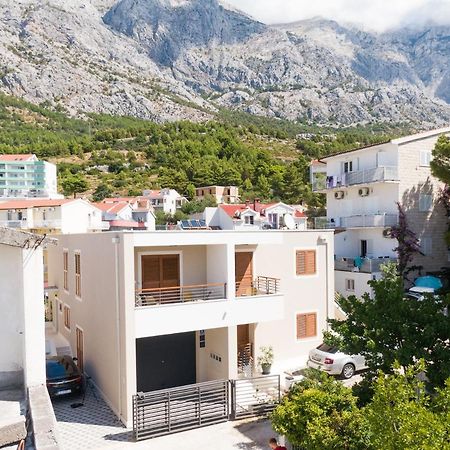 Apartmani Benzon Baška Voda Eksteriør bilde