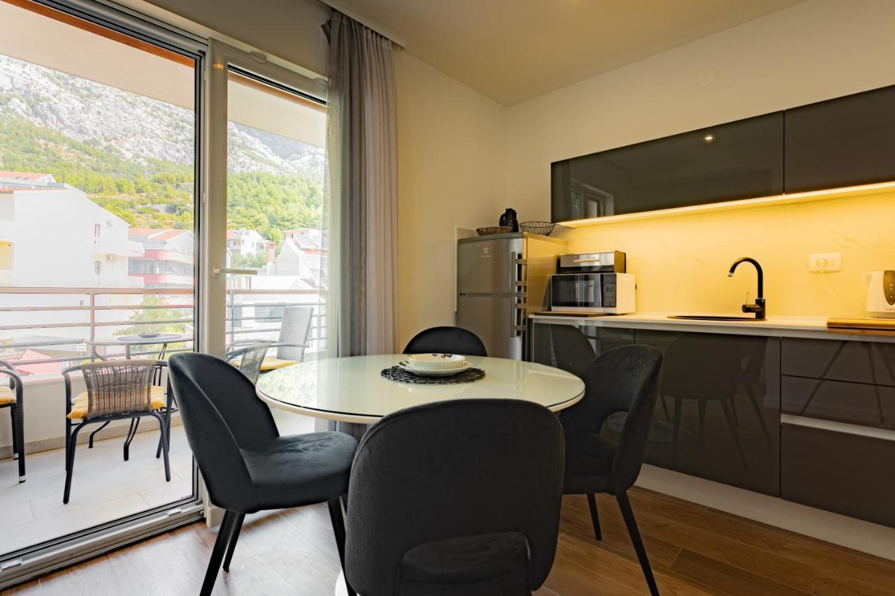 Apartmani Benzon Baška Voda Eksteriør bilde